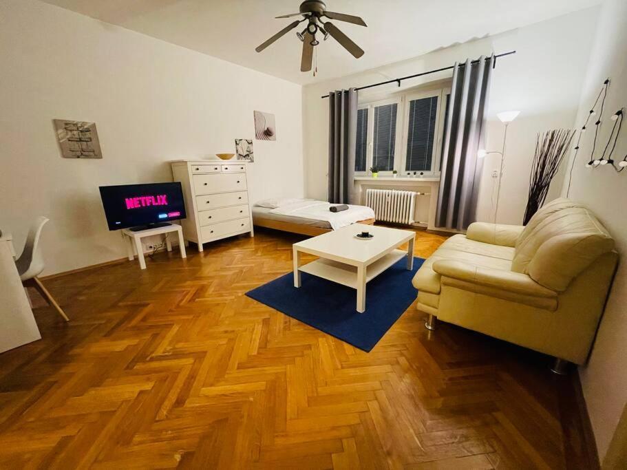 Lovely 2Bdr In Center, Wifi & Self-Check In Bratislava Eksteriør billede