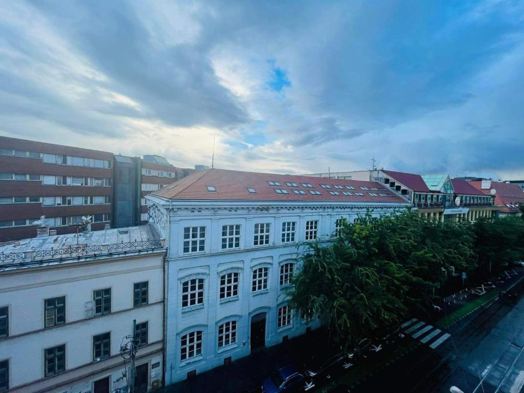 Lovely 2Bdr In Center, Wifi & Self-Check In Bratislava Eksteriør billede